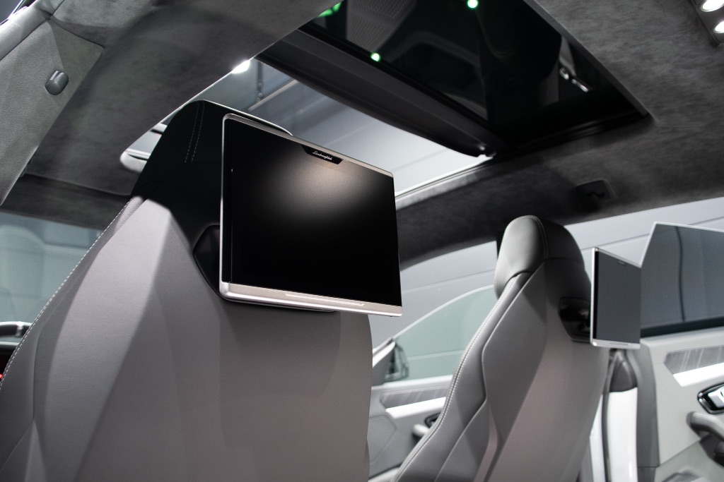 ランボルギーニ｜ウルス｜リアモニター｜カスタム｜京都