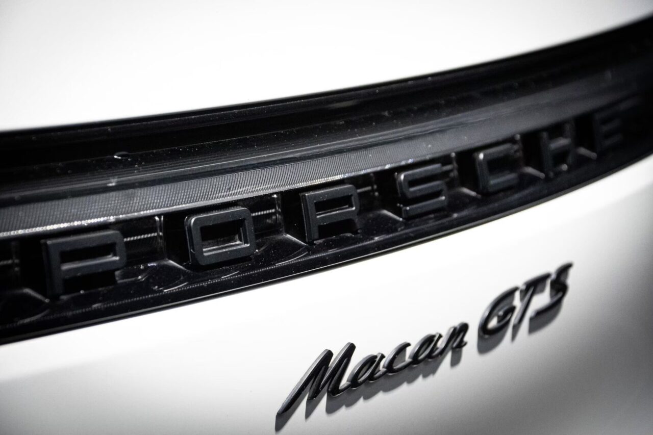 3ad22eae94d120efbe9f1561c834766a-1