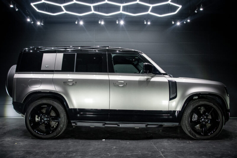 DEFENDER OCTA | LAND ROVER
