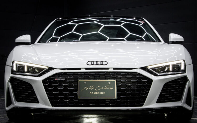 アウディR8を後期仕様へ。プロの手で蘇る、漆黒と白の洗練されたコントラスト