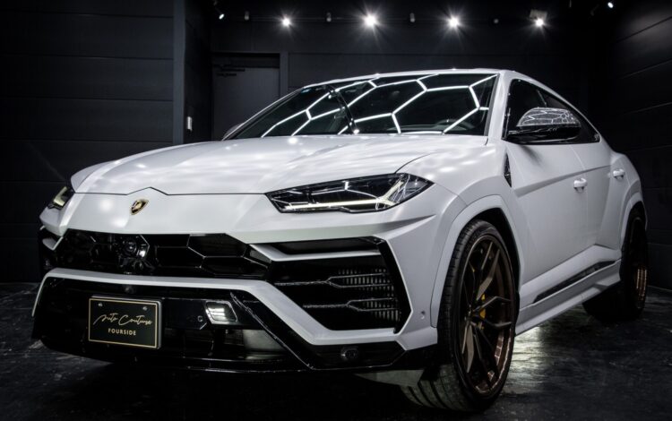 経年劣化を超えて。ランボルギーニ・ウルスが「Fenix Scratch Guard」で魅せる、新たなるマットホワイトの境地