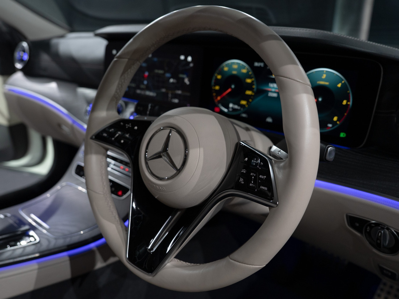 メルセデス・ベンツ CLS220dスポーツエクスクルーシブパッケージ コラム FOURSIDE京都 08