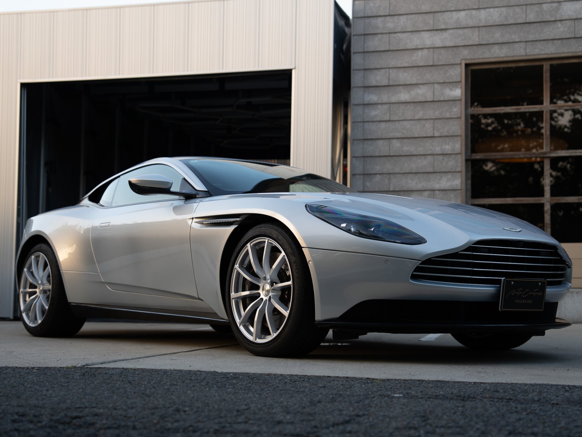アストンマーティン DB11|板金塗装|京都