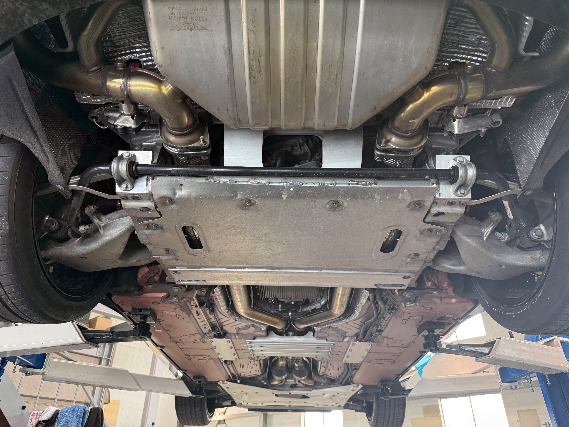 アストンマーティン|V8|整備|京都