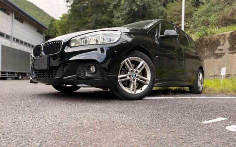 BMW フロントバンパー修理右側 ― 黒の一本塗りに込めた判断