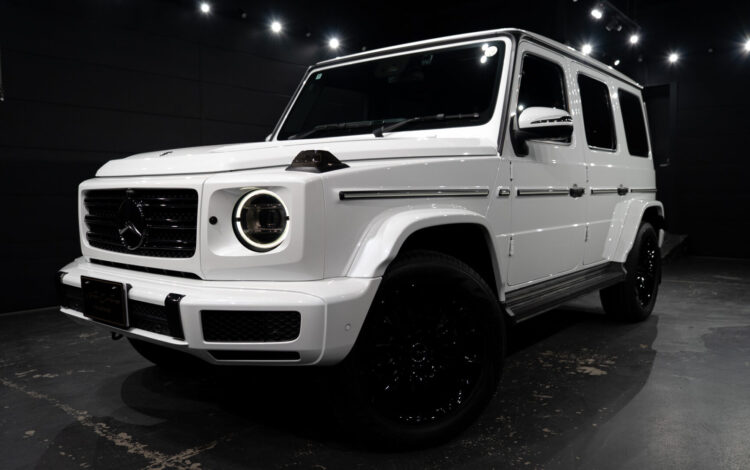 Mercedes-Benz G400d AMGライン 販売車カスタム ― 白いGクラスに宿る、光と黒のコントラスト