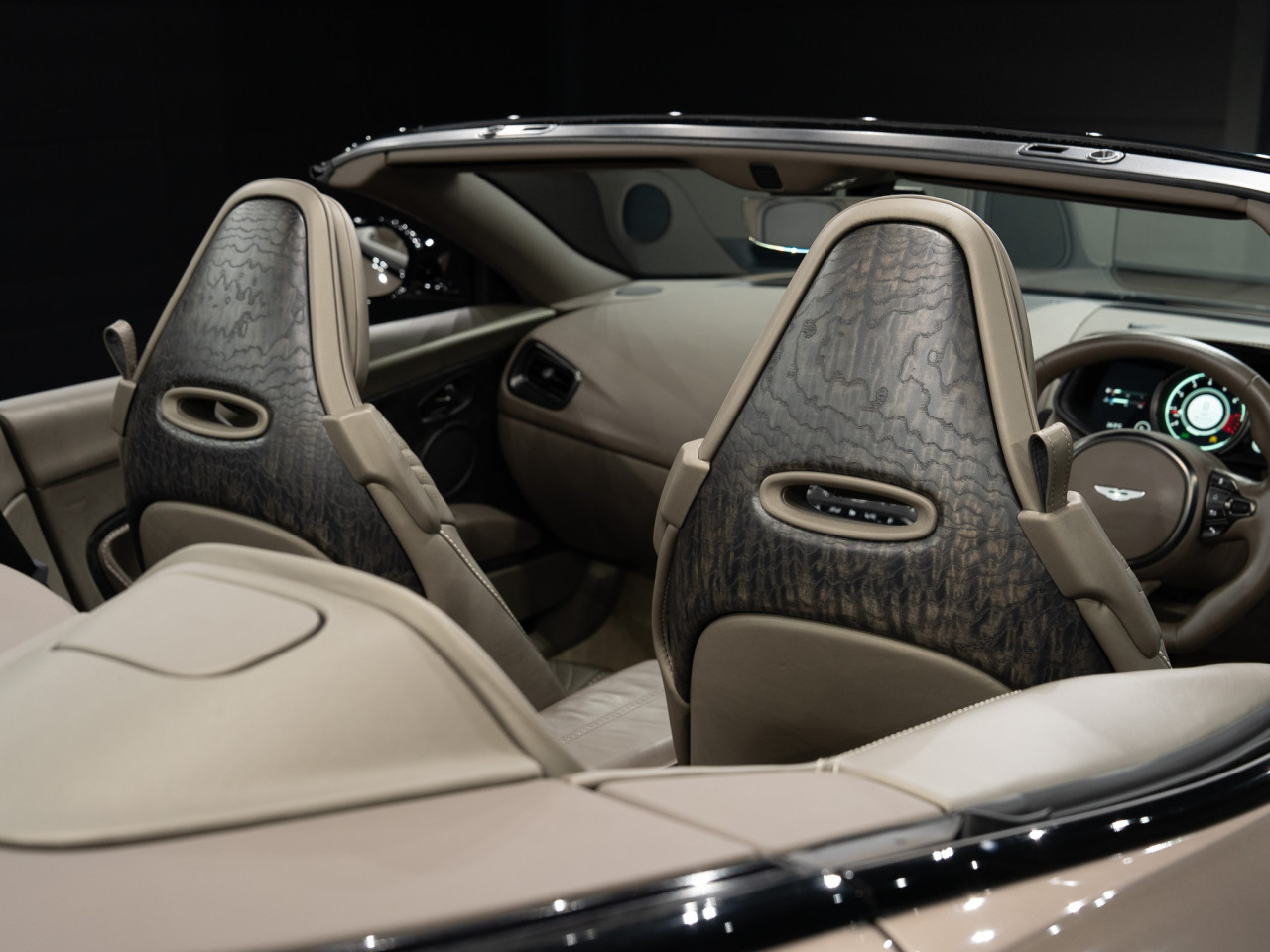 アストンマーティン DB11 ヴォランテV8 コラム FOURSIDE京都 10