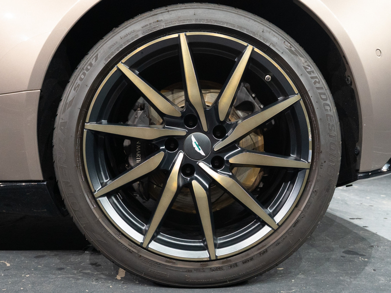 アストンマーティン DB11 ヴォランテV8 コラム FOURSIDE京都 15