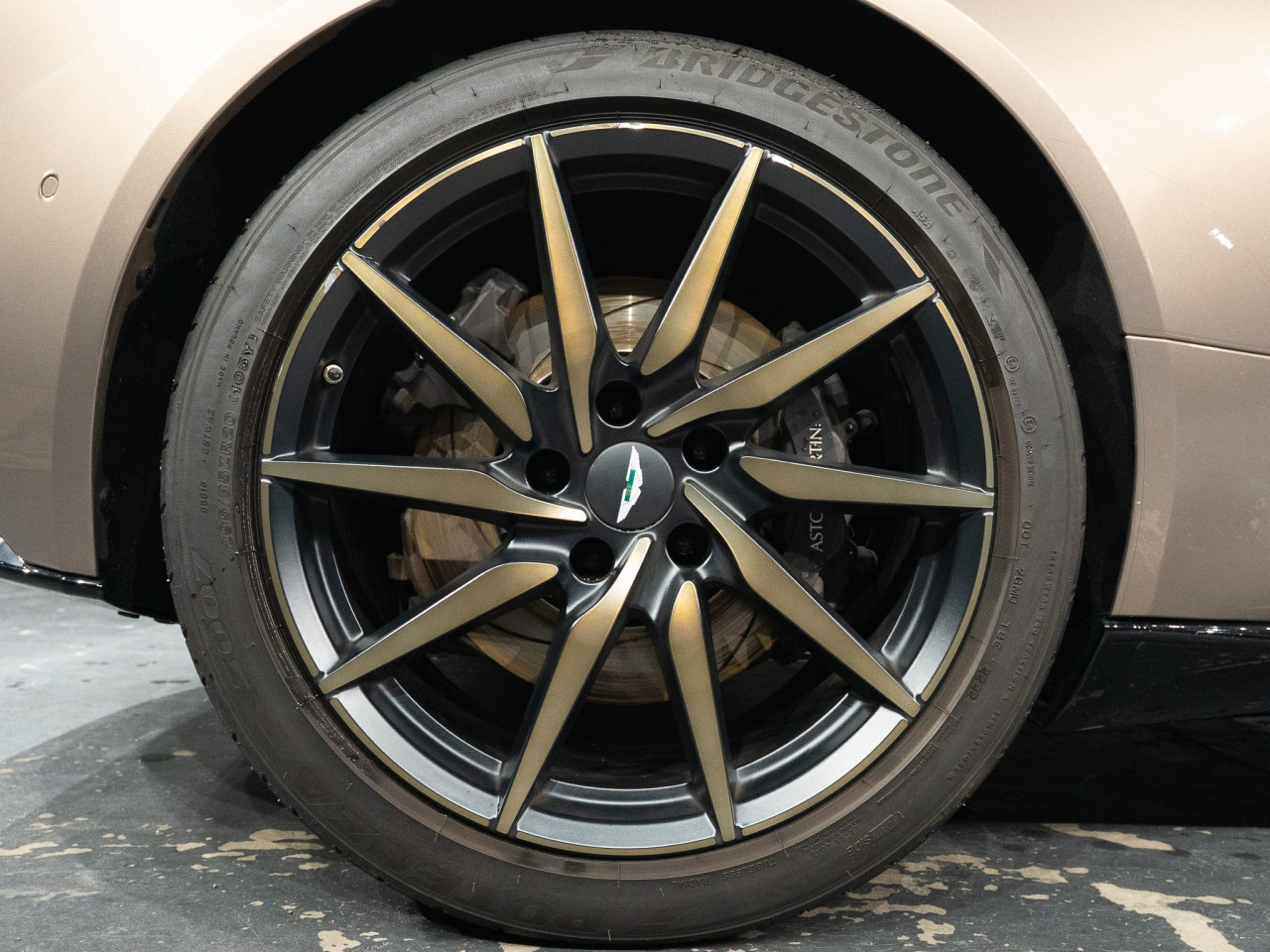 アストンマーティン DB11 ヴォランテV8 コラム FOURSIDE京都 16
