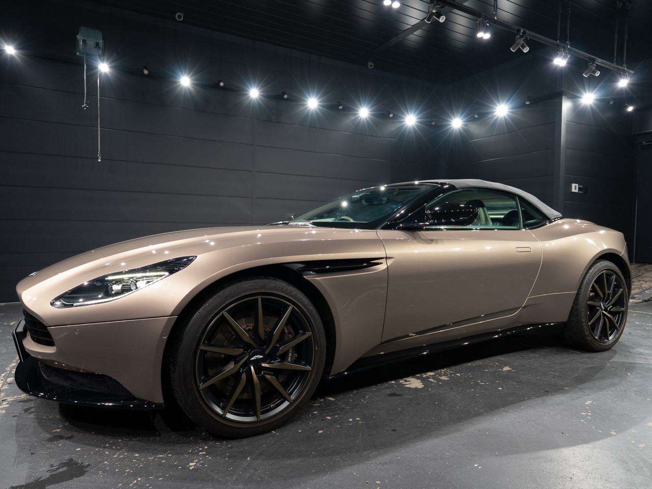 アストンマーティン DB11 ヴォランテV8 コラム FOURSIDE京都 18