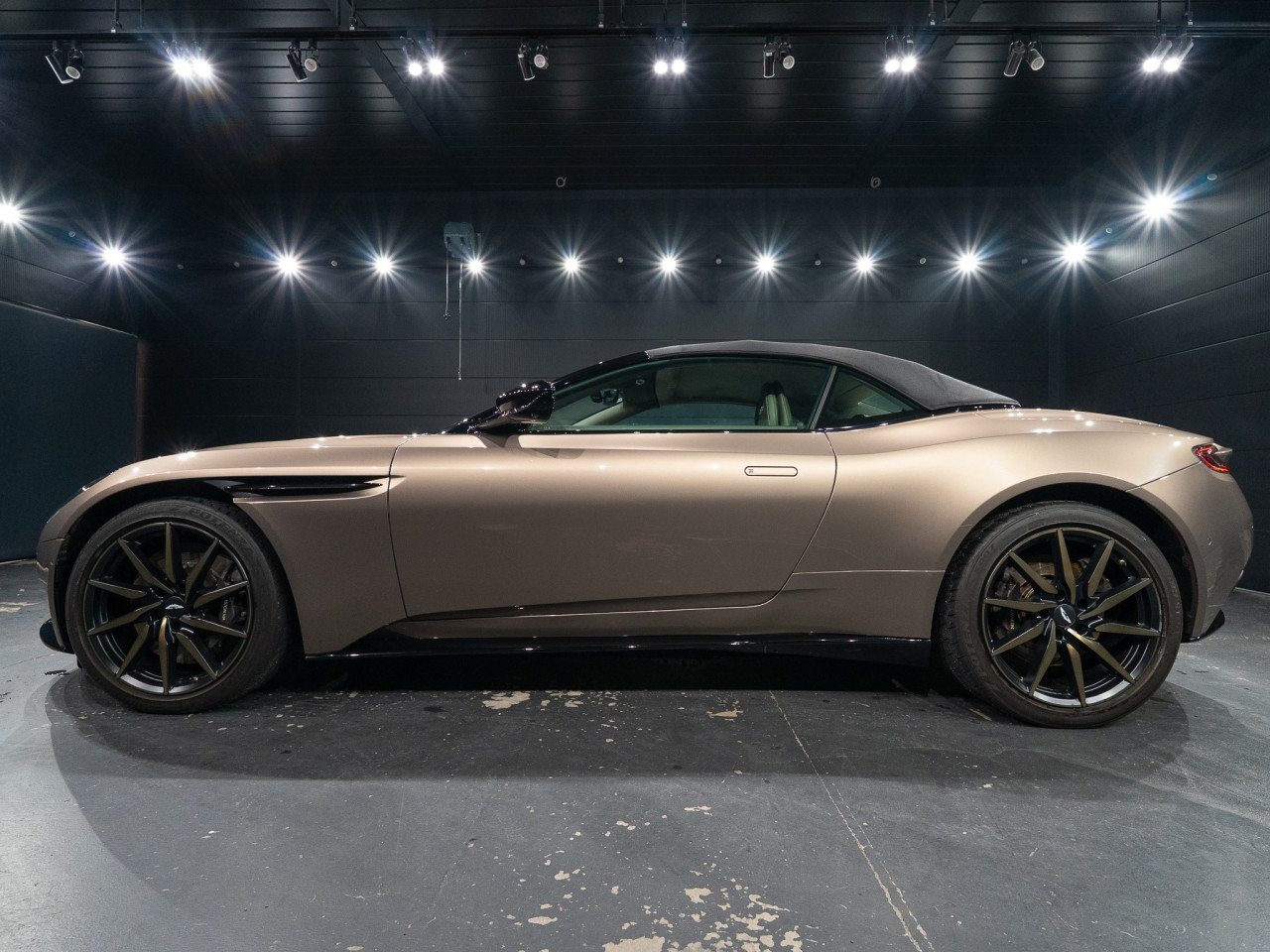 アストンマーティン DB11 ヴォランテV8 コラム FOURSIDE京都 19