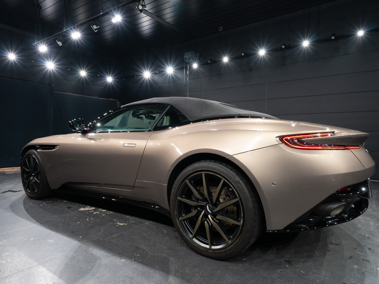 アストンマーティン DB11 ヴォランテV8 コラム FOURSIDE京都 20