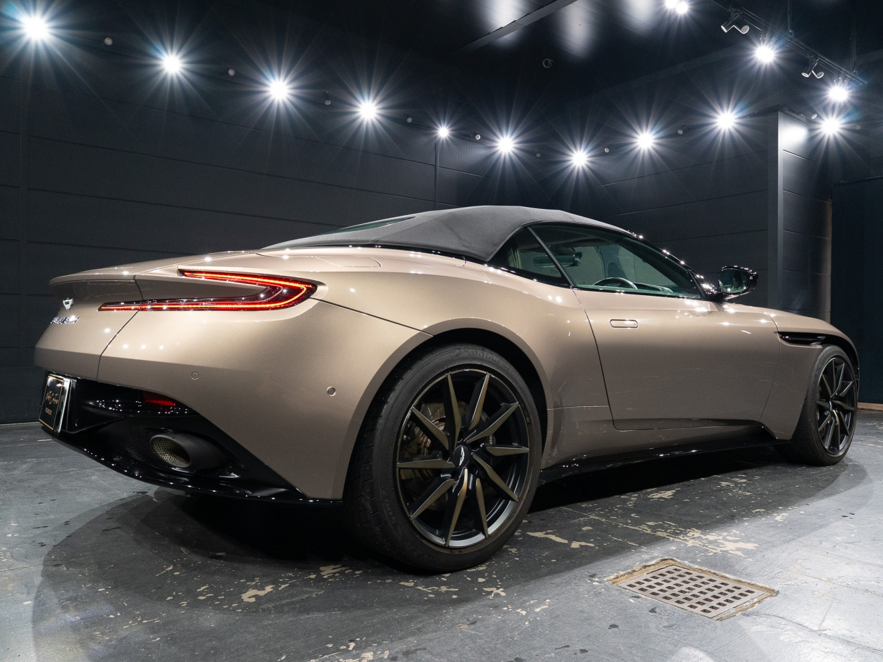 アストンマーティン DB11 ヴォランテV8 コラム FOURSIDE京都 24