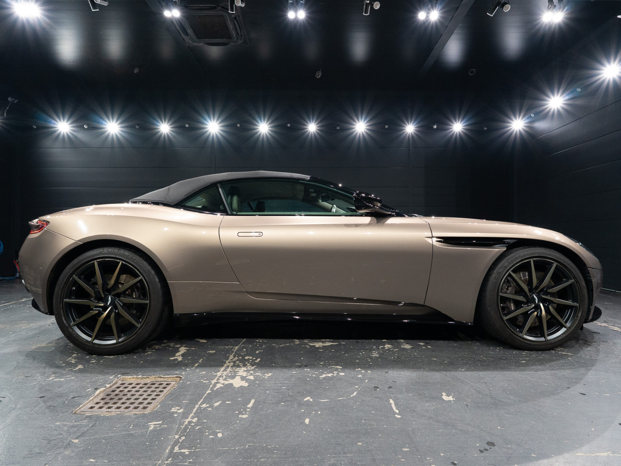 アストンマーティン DB11 ヴォランテV8 コラム FOURSIDE京都 25