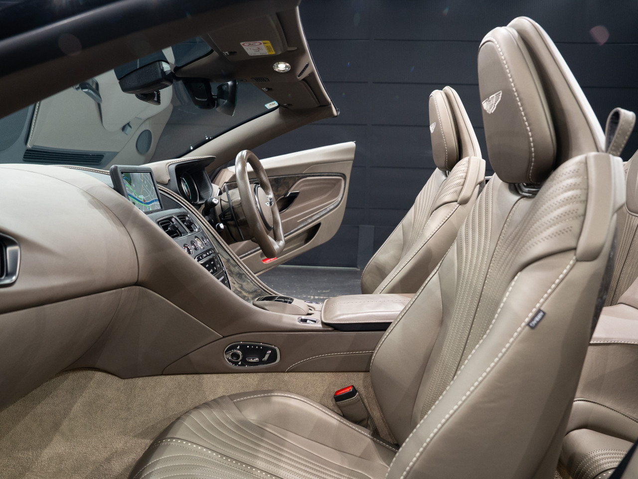 アストンマーティン DB11 ヴォランテV8 コラム FOURSIDE京都 34
