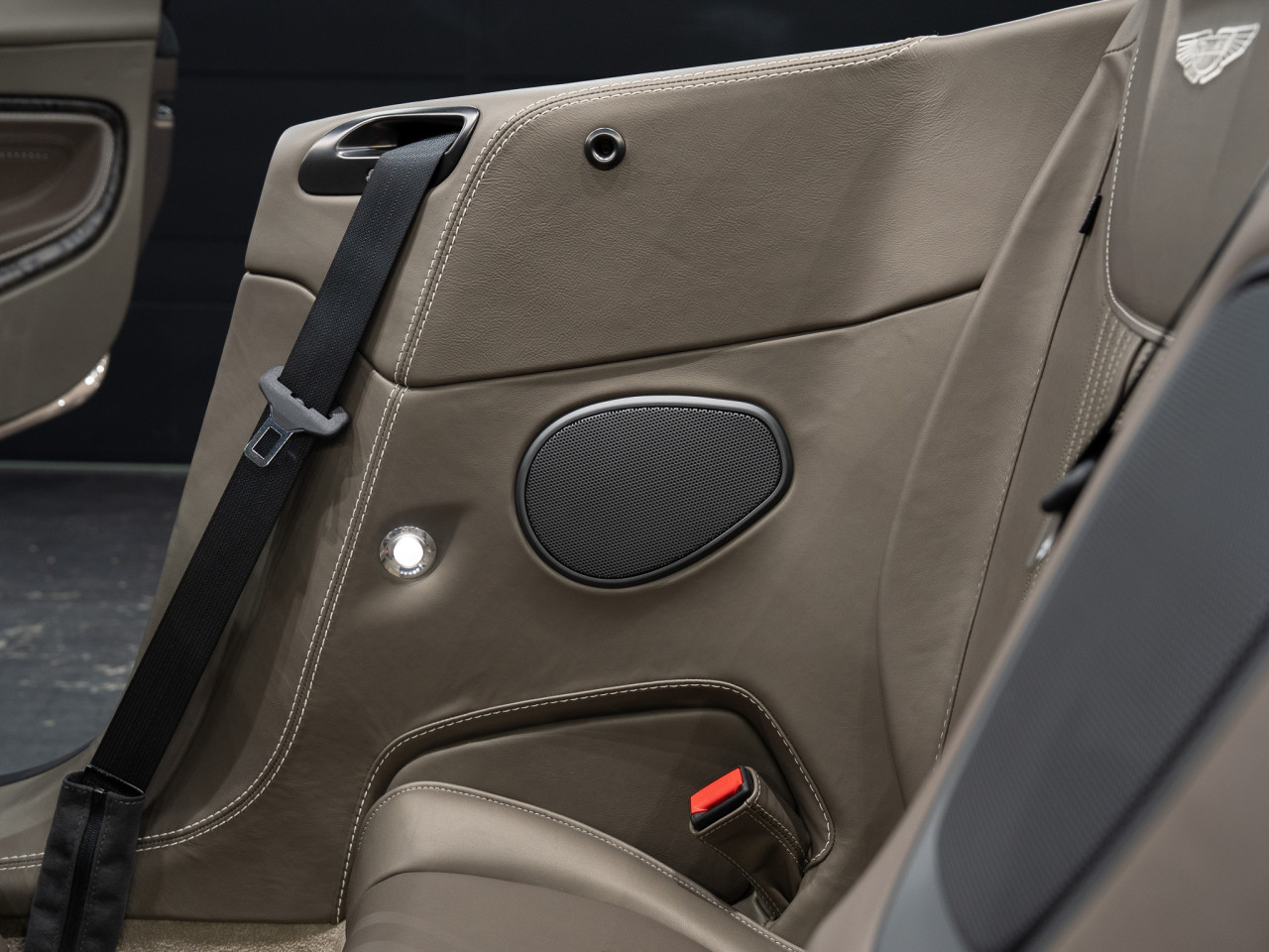 アストンマーティン DB11 ヴォランテV8 コラム FOURSIDE京都 38