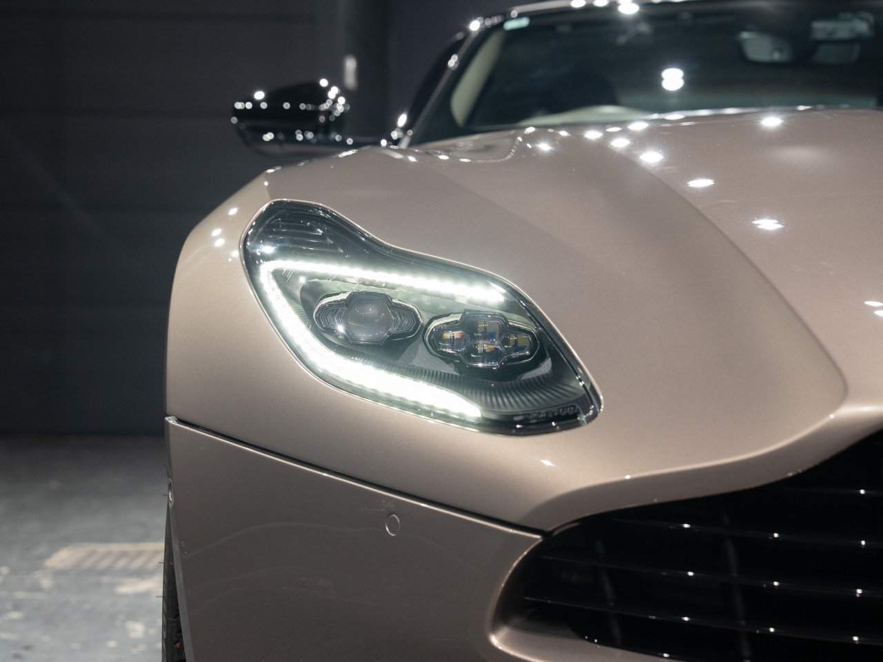 アストンマーティン DB11 ヴォランテV8 コラム FOURSIDE京都 43
