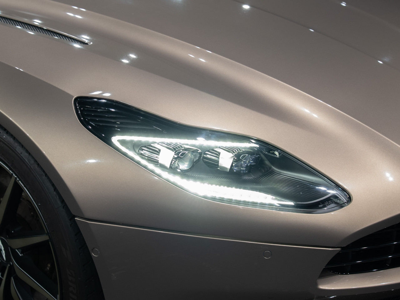 アストンマーティン DB11 ヴォランテV8 コラム FOURSIDE京都 44