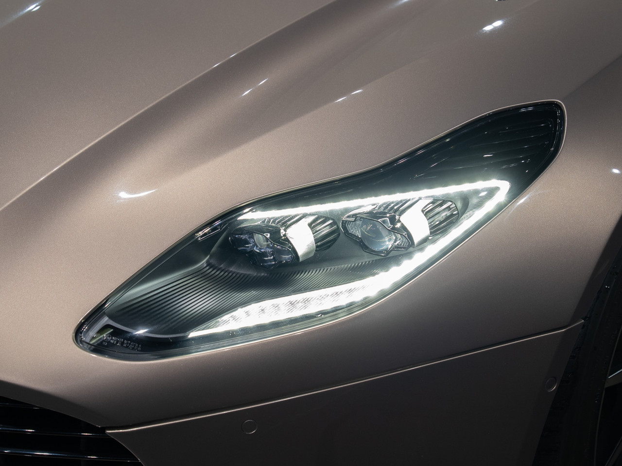アストンマーティン DB11 ヴォランテV8 コラム FOURSIDE京都 46