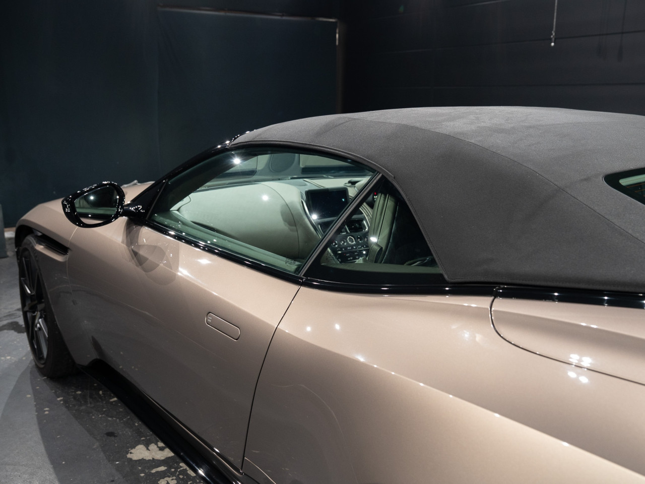 アストンマーティン DB11 ヴォランテV8 コラム FOURSIDE京都 53