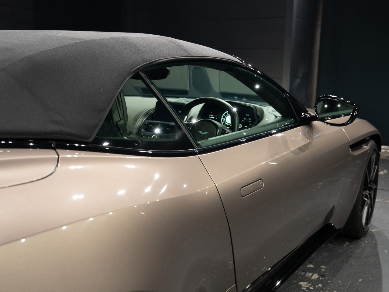 アストンマーティン DB11 ヴォランテV8 コラム FOURSIDE京都 54