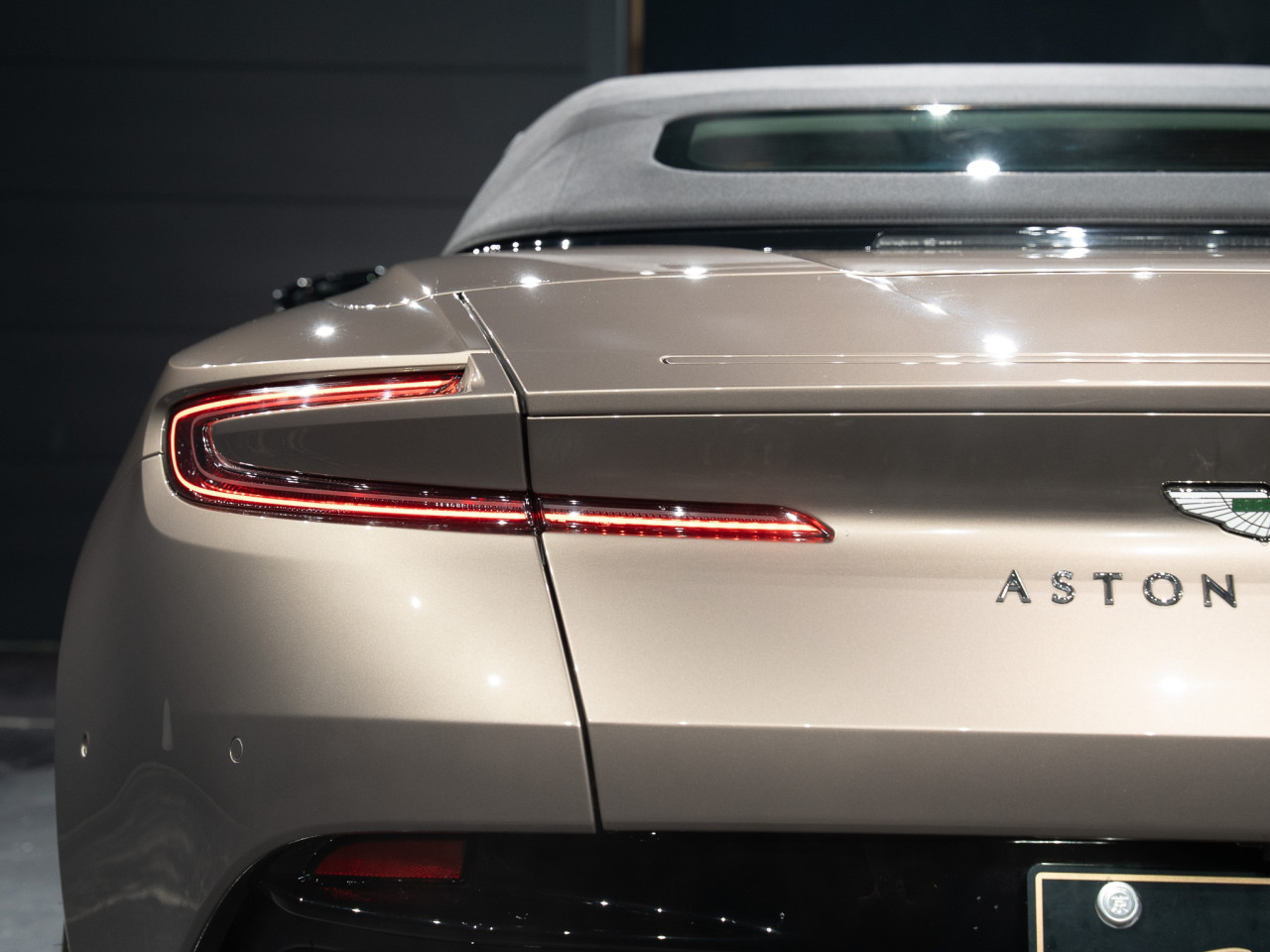 アストンマーティン DB11 ヴォランテV8 コラム FOURSIDE京都 59