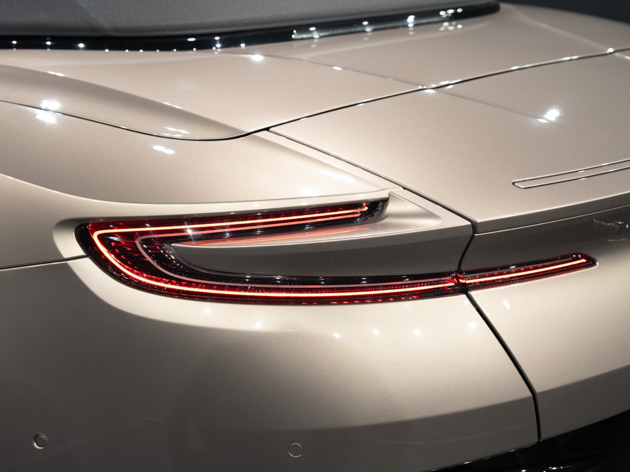 アストンマーティン DB11 ヴォランテV8 コラム FOURSIDE京都 60