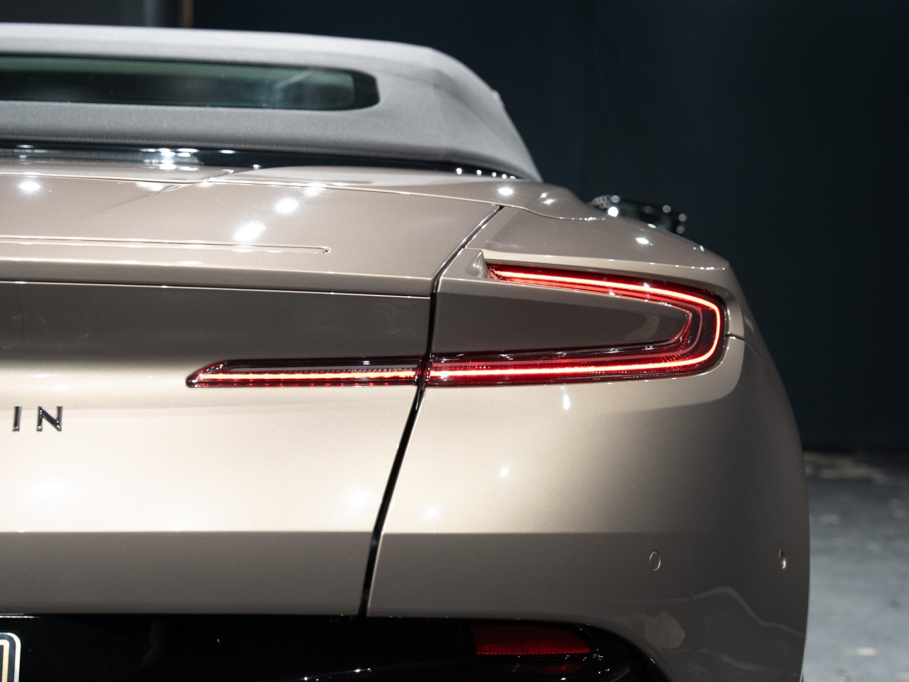 アストンマーティン DB11 ヴォランテV8 コラム FOURSIDE京都 61