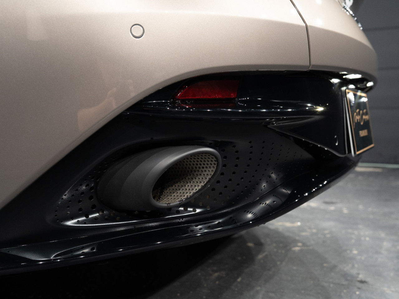 アストンマーティン DB11 ヴォランテV8 コラム FOURSIDE京都 63