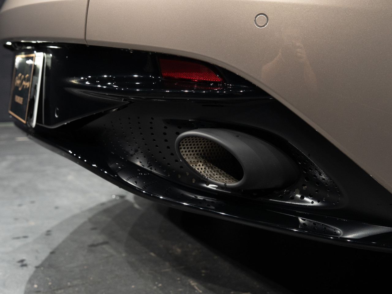 アストンマーティン DB11 ヴォランテV8 コラム FOURSIDE京都 64