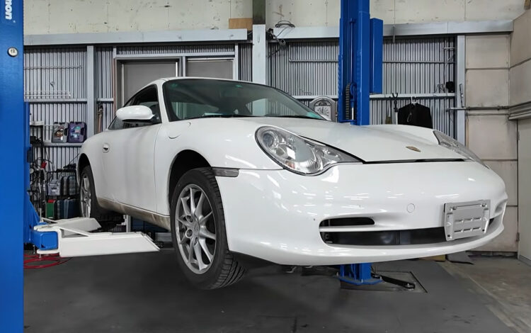 ポルシェ 911カレラ キーシリンダー交換 ― ダッシュボードの奥に隠れた鍵穴との対話