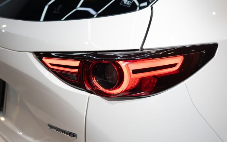 マツダ CX-5 リヤゲート・バンパー交換 ― 新品パネルが纏う、調色という難題