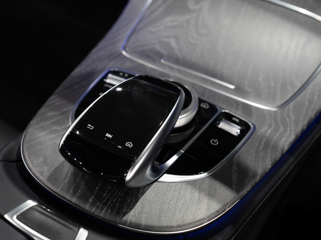 メルセデス・ベンツ CLS220dスポーツエクスクルーシブパッケージ コラム FOURSIDE京都 31