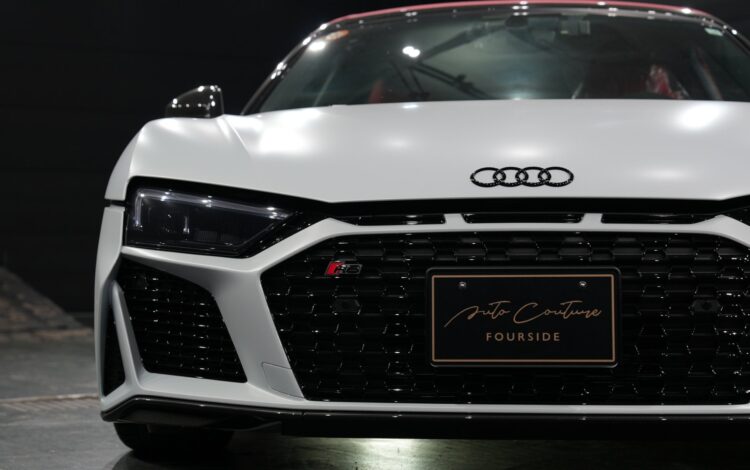 アウディ R8スパイダー 部分塗装カスタム：分解脱着にみる、ミリ単位のチリ合わせ