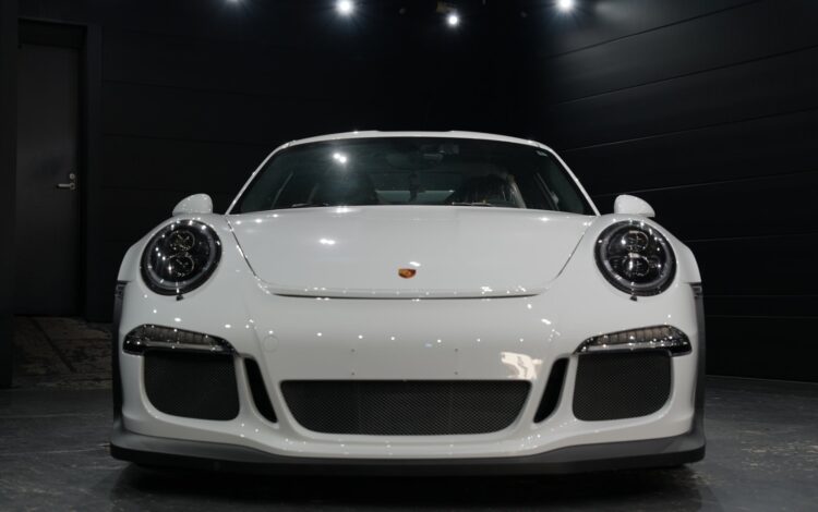 ポルシェ 911 GT3 RS 左フロントフェンダー 部分補修塗 ― 薄膜では守れない場所がある